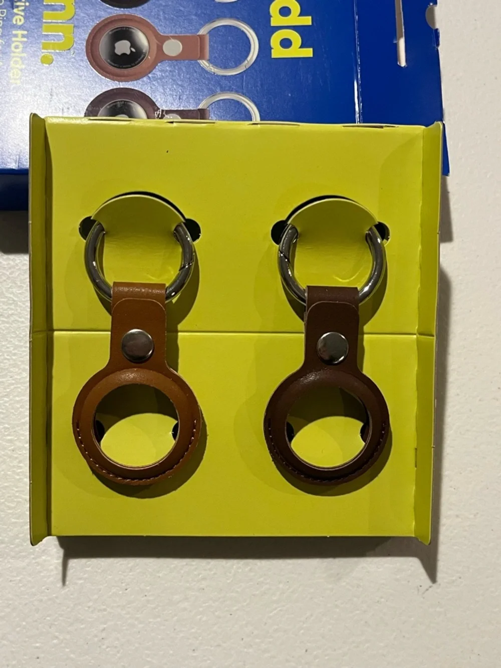 📱 ONN.™ Protective Holder With Carabiner-style Ring for Apple® AirTag™ 4-Pack